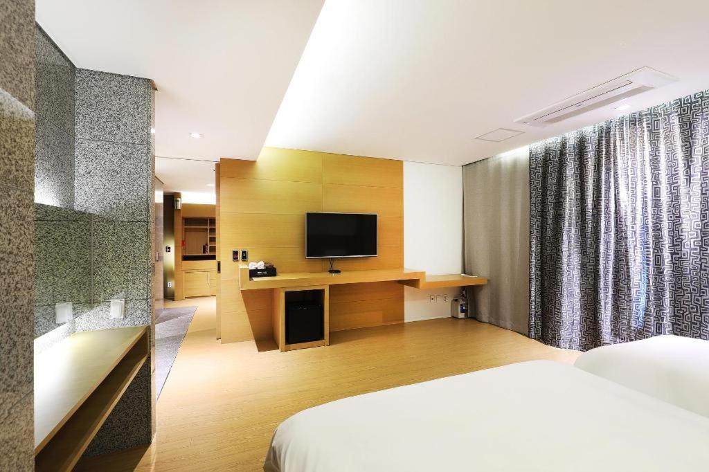 Business Design Hotel Luv Incheon Extérieur photo