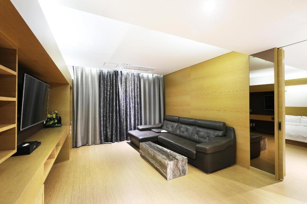 Business Design Hotel Luv Incheon Extérieur photo