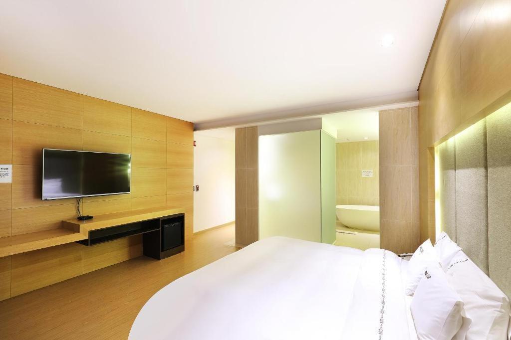 Business Design Hotel Luv Incheon Extérieur photo