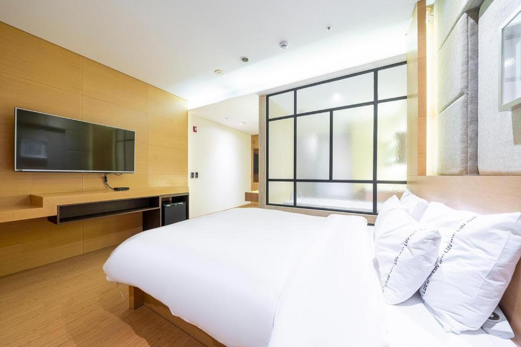 Business Design Hotel Luv Incheon Extérieur photo