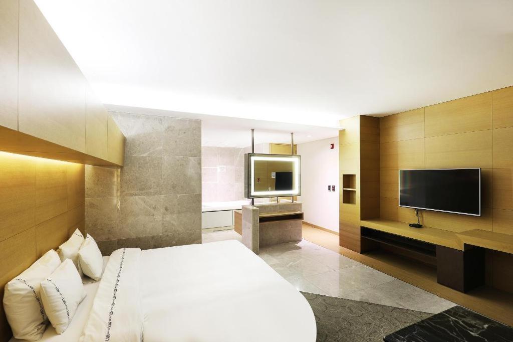 Business Design Hotel Luv Incheon Extérieur photo